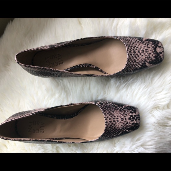 Pink/black snakeskin pattern Naturalizer brand shoe. Block heel. - Picture 2 of 8